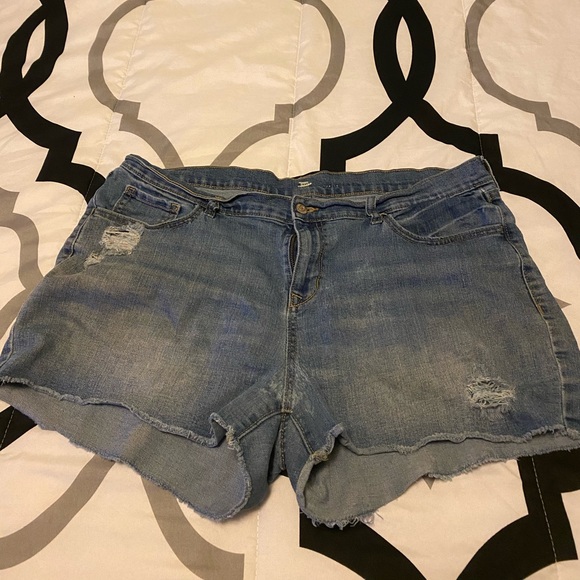 Old navy shorts - Picture 2 of 2
